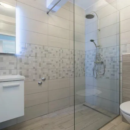 Villa Serenity フヴァル